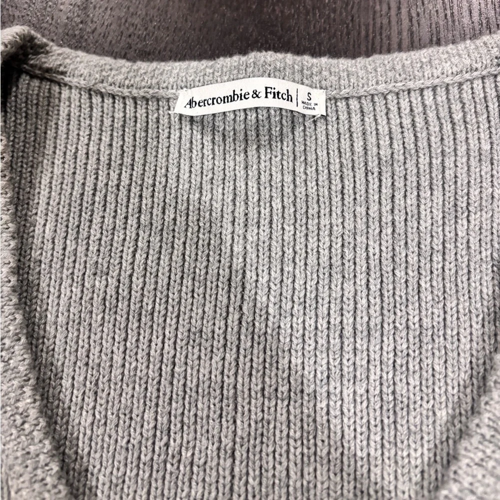 Abercrombie & Fitch Mara Gray Button-Up Sweater Vest - Picture 4 of 8